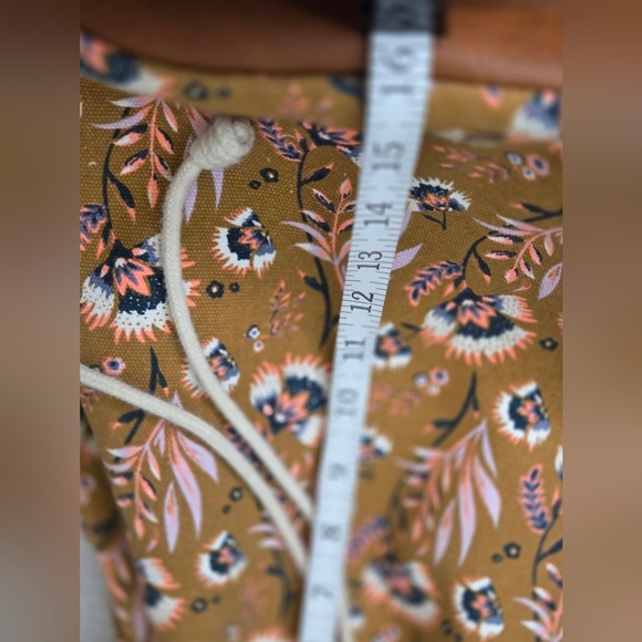 Universal Thread Canvas Floral print drawstring bucket style bag backpack - Picture 8 of 11